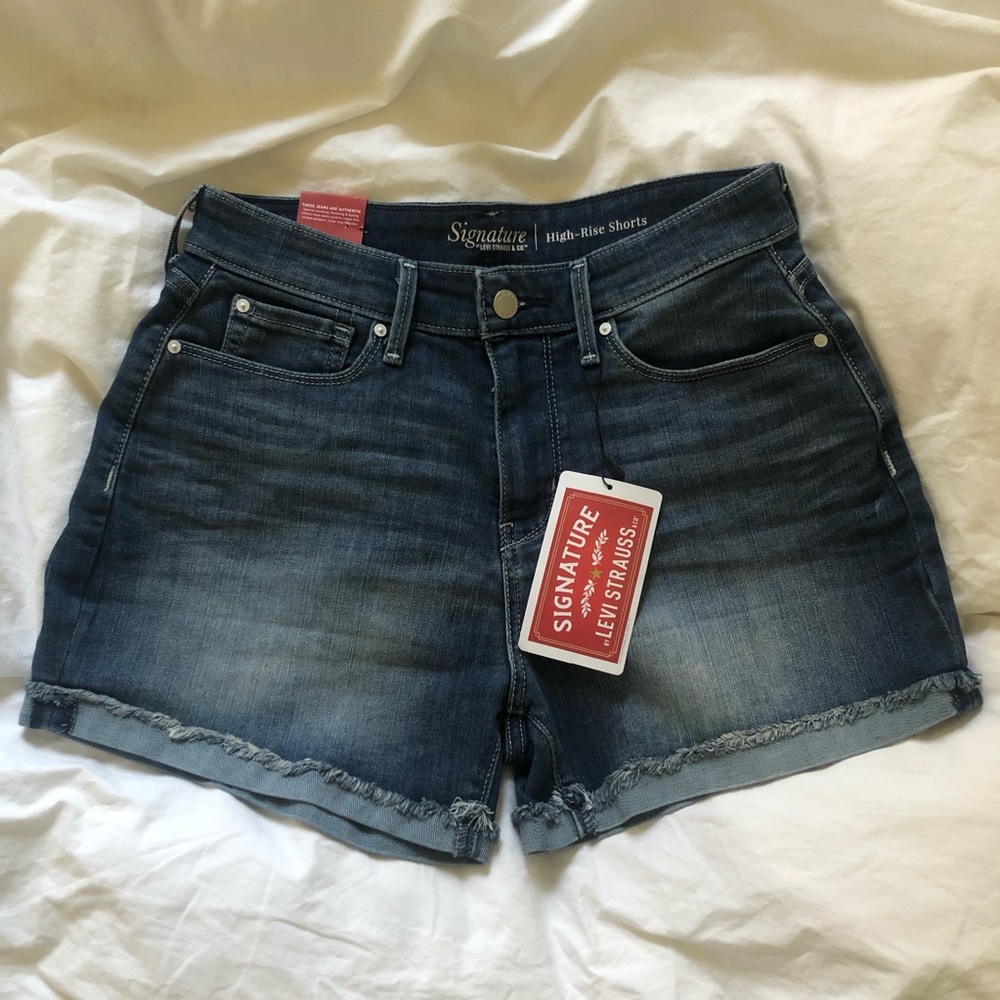 NWT Levi high-waist shorts